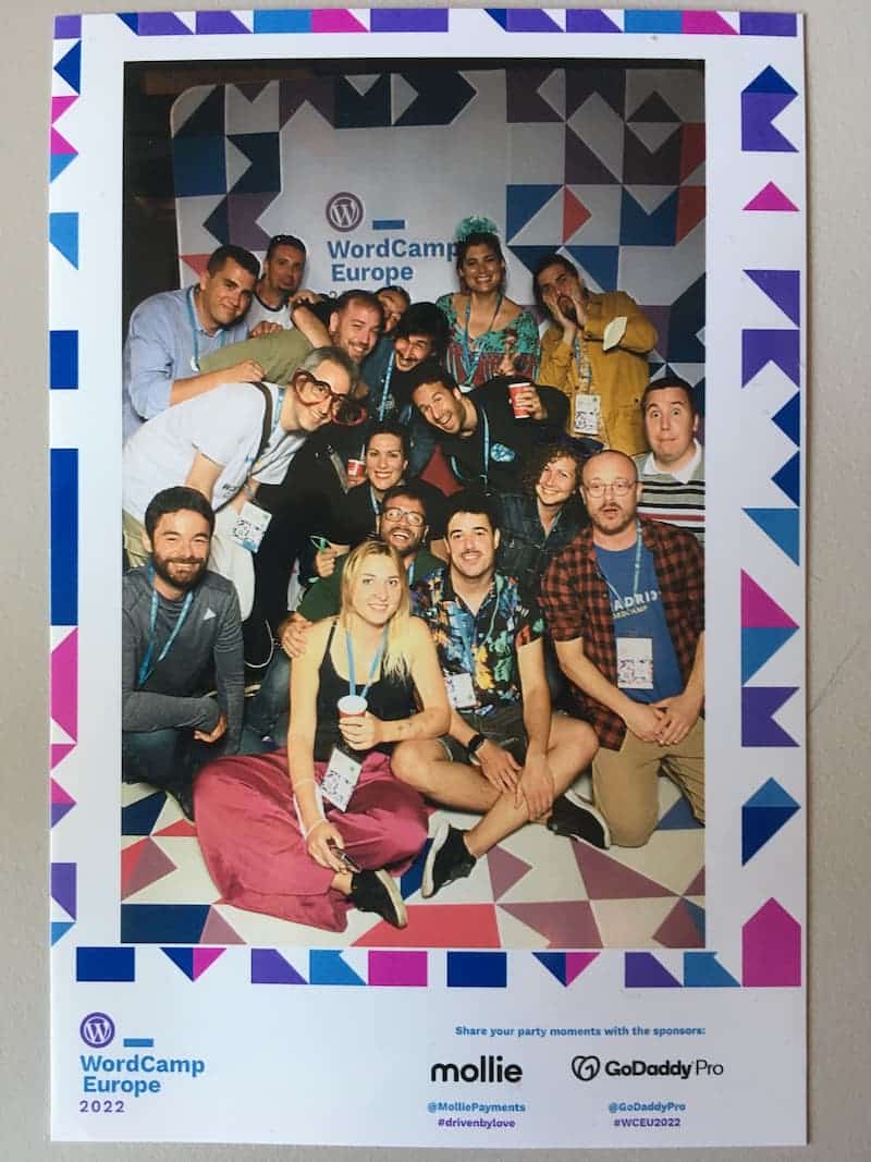 Foto de fotomatón hecha durante el After Party de WCEU 2022
