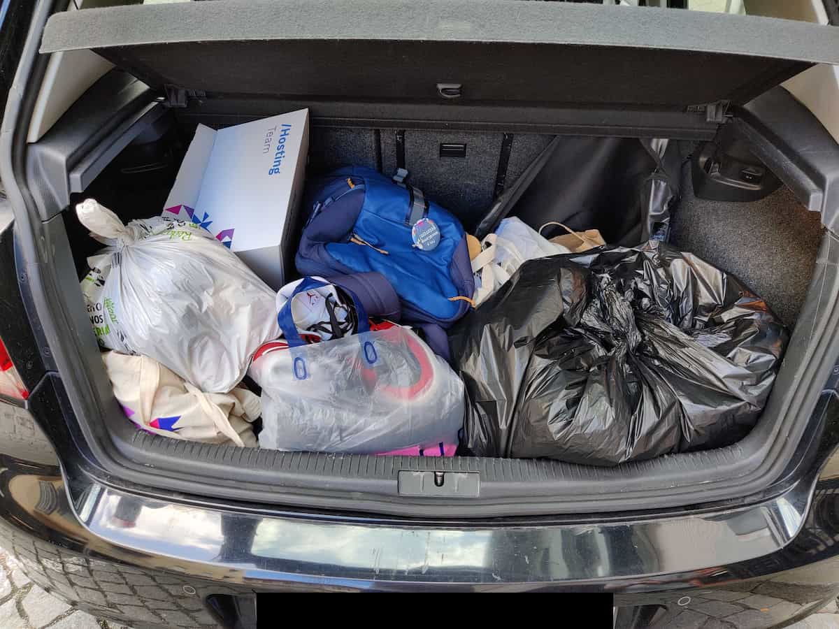 Coche de Fede Padilla lleno con nuestro swag de la WCEU 2022